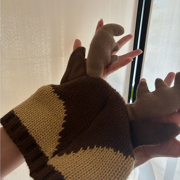 Cute Reindeer Knitted Beanie - Picture 4 of 6